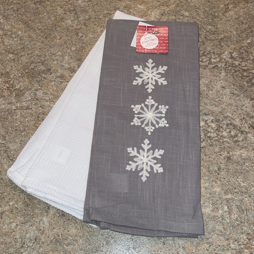 Holiday Towels Gray and White NWT